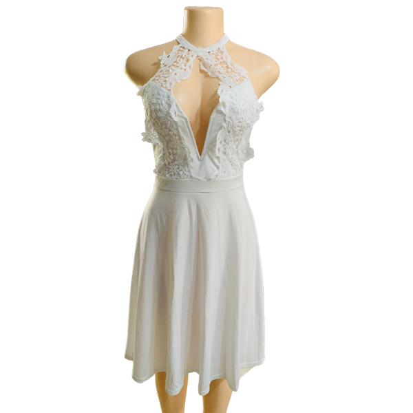 Vestido Blanco Halter con Encaje Floral y Escote Profundo
