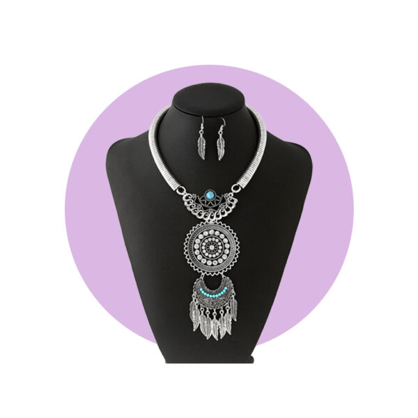 Collar Tribal centrado